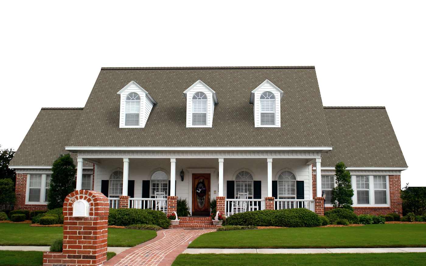 Sherwood Beige Berkshire shingle shown on a home